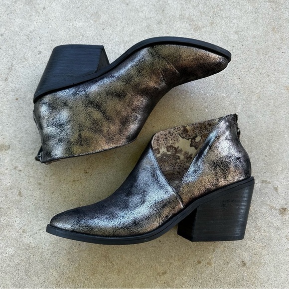 Band of Gypsies Shoes - Band Of Gypsies Tusk Booties Silver Women’s Size 7